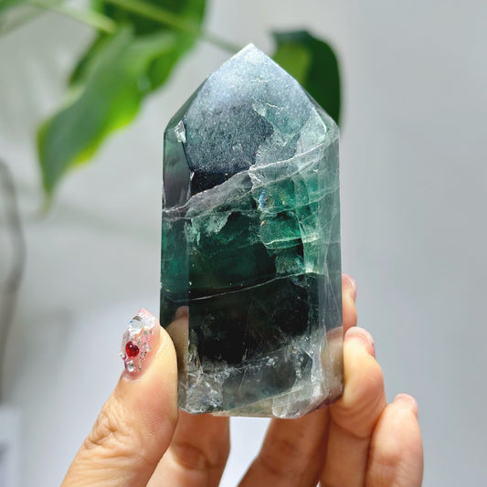 Fluorite Point Tower 螢石柱 | 晶柱 crystal-point | 正面圖 front view