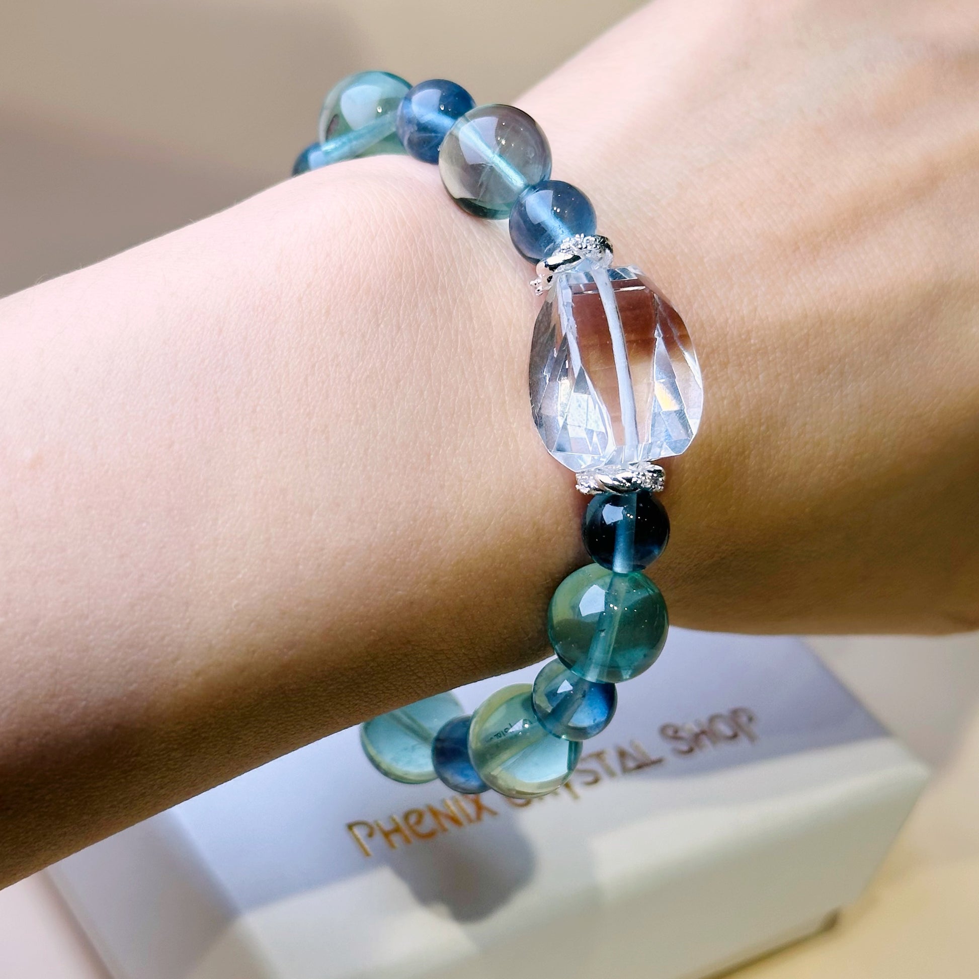 Fluorite x Clear Quartz Bracelet 藍綠螢石白水晶手串 | 手串 bracelet | 紋理特寫 texture detail