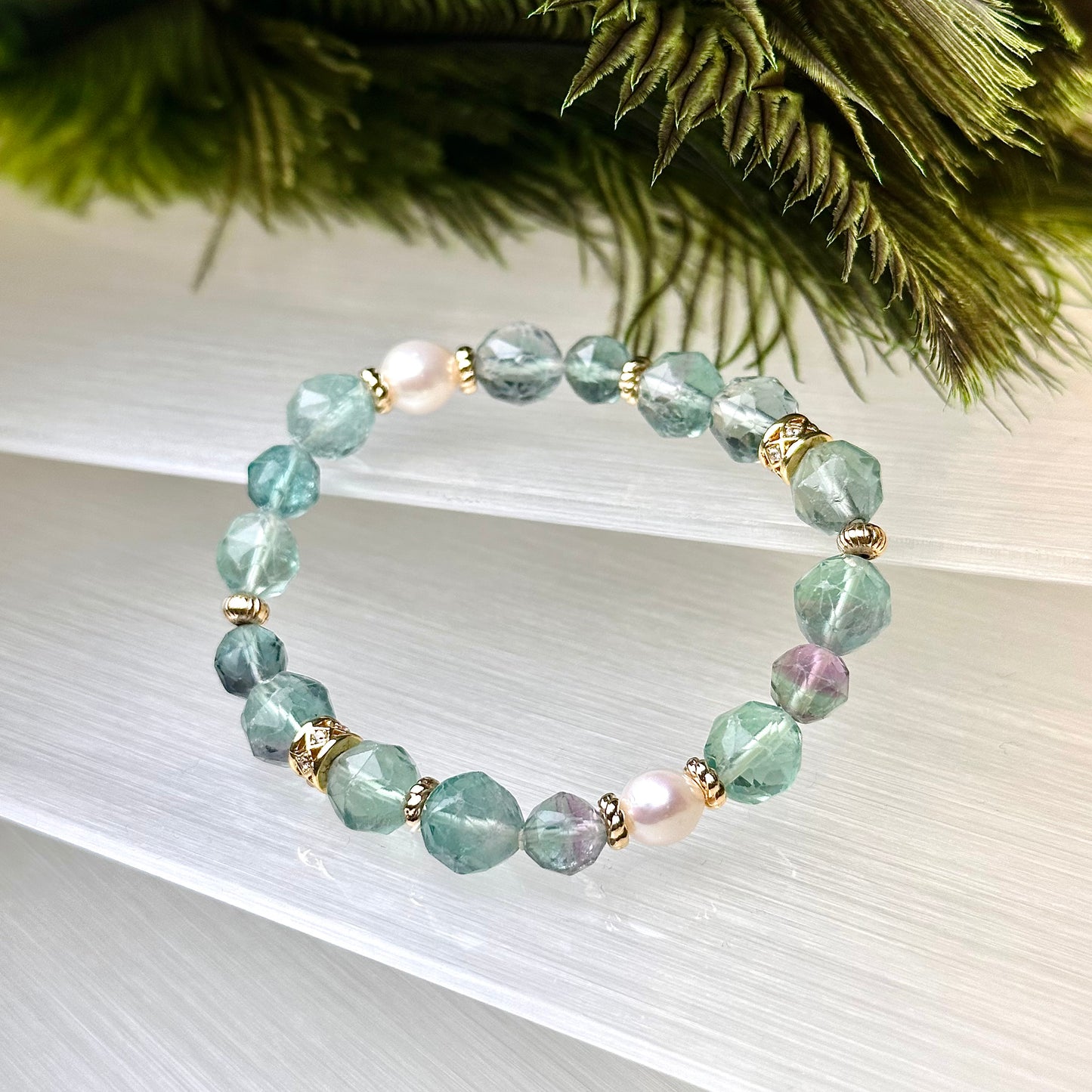 Fluorite x Pearl Bracelet 螢石x淡水珍珠手串 | 手串 bracelet | 正面圖 front view