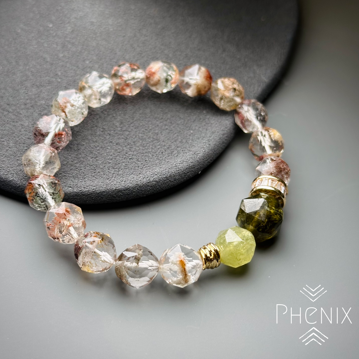 Garden Phantom & Green Garnet 花園幽靈 綠石榴石 | 原礦 raw-crystal | 細節特寫 close up detail