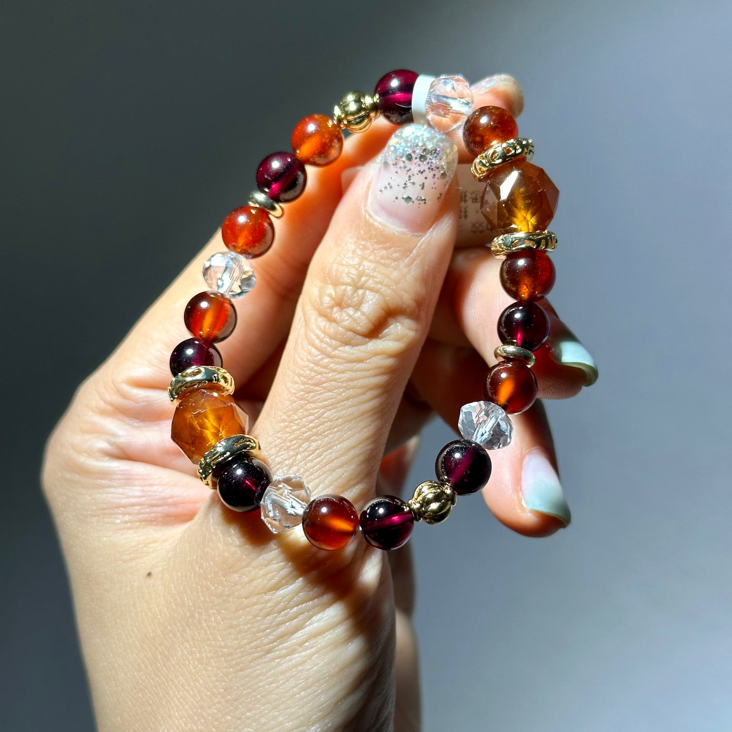 Garnet Bracelet | 手串 bracelet | 側面角度 side angle