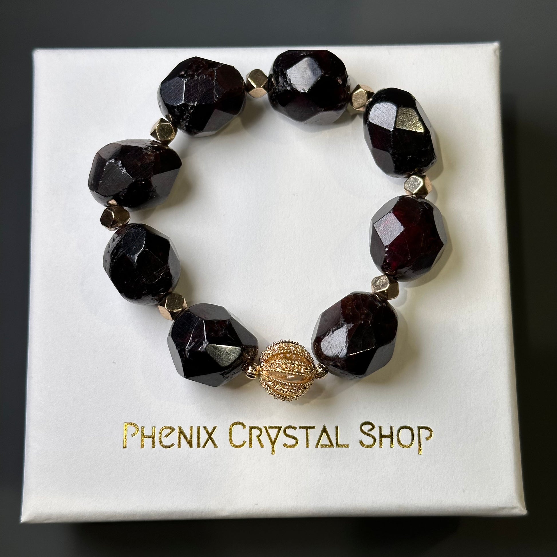 Garnet Faceted 石榴石切割款手串 | 手串 bracelet | 細節特寫 close up detail