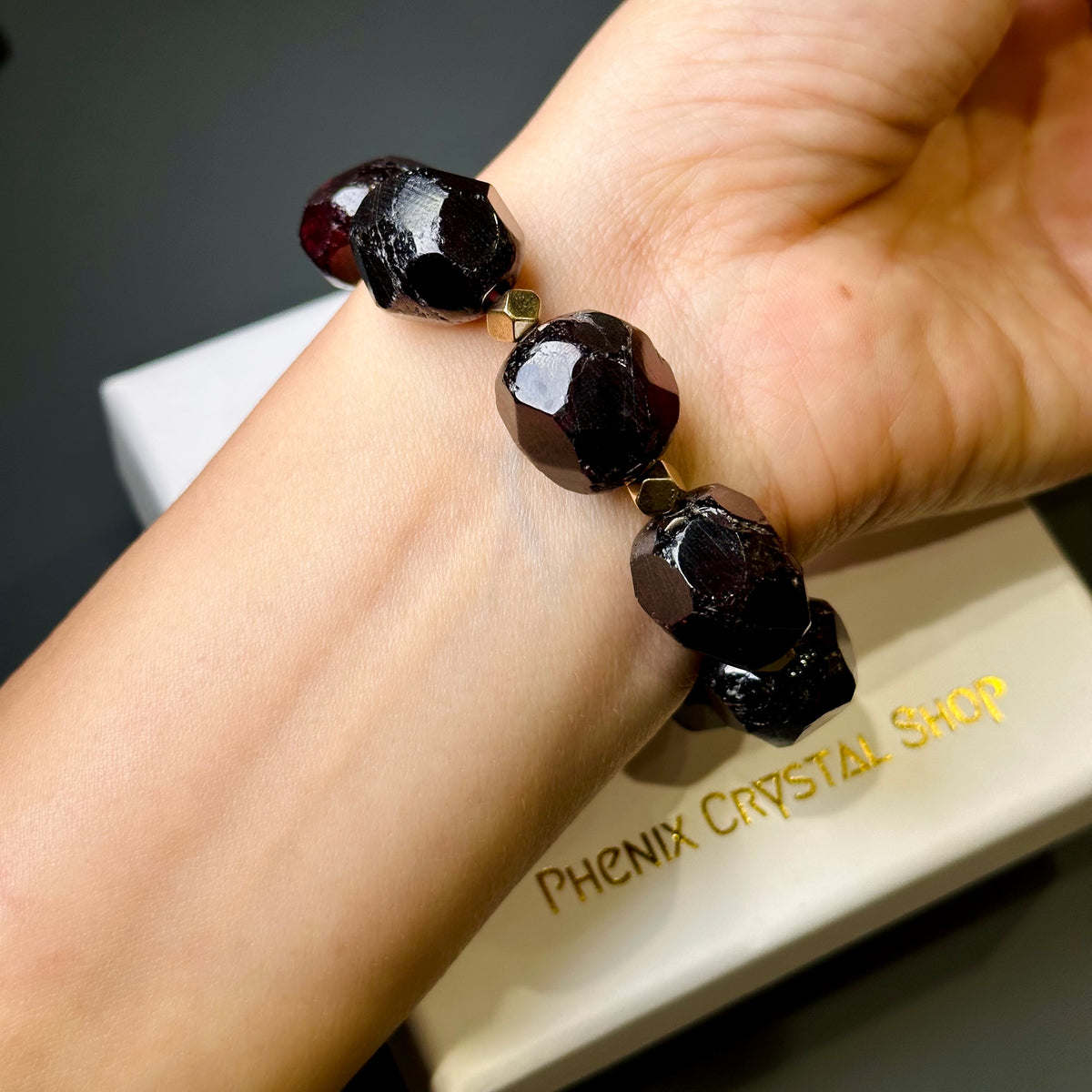 Garnet Faceted 石榴石切割款手串 | 手串 bracelet | 整體圖 full piece view