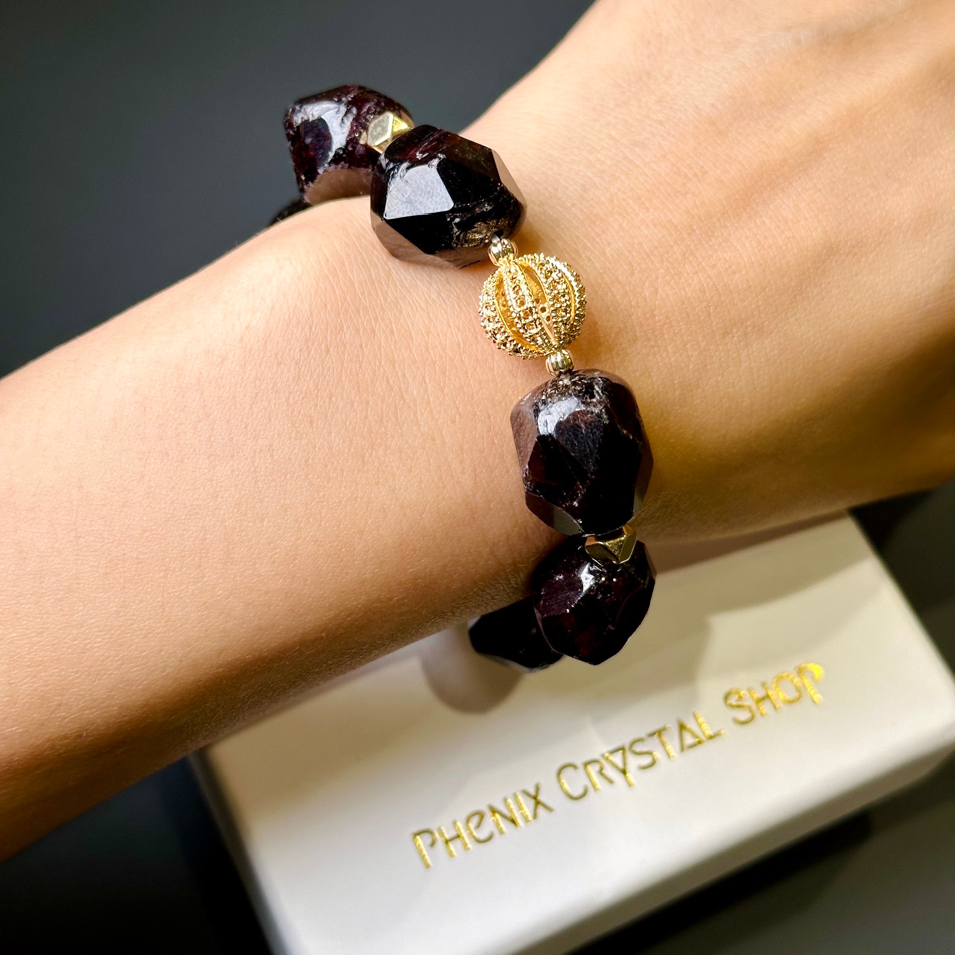 Garnet Faceted 石榴石切割款手串 | 手串 bracelet | 紋理特寫 texture detail