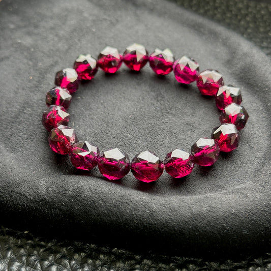 Garnet Starcut Bracelet 石榴石星切手串 10.5mm | 手串 bracelet | 正面圖 front view