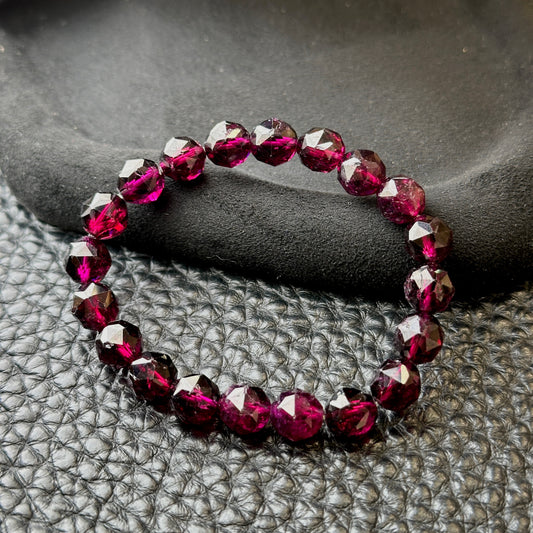 Garnet Starcut Bracelet 石榴石星切手串 9mm | 手串 bracelet | 正面圖 front view