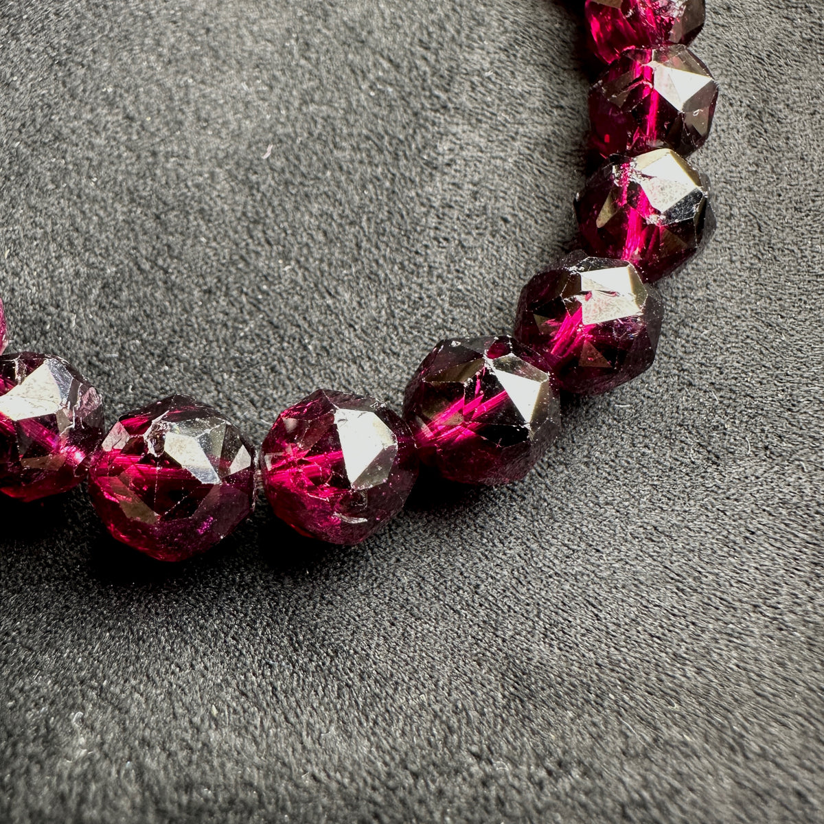 Garnet Starcut Bracelet 石榴石星切手串 9mm | 手串 bracelet | 整體圖 full piece view