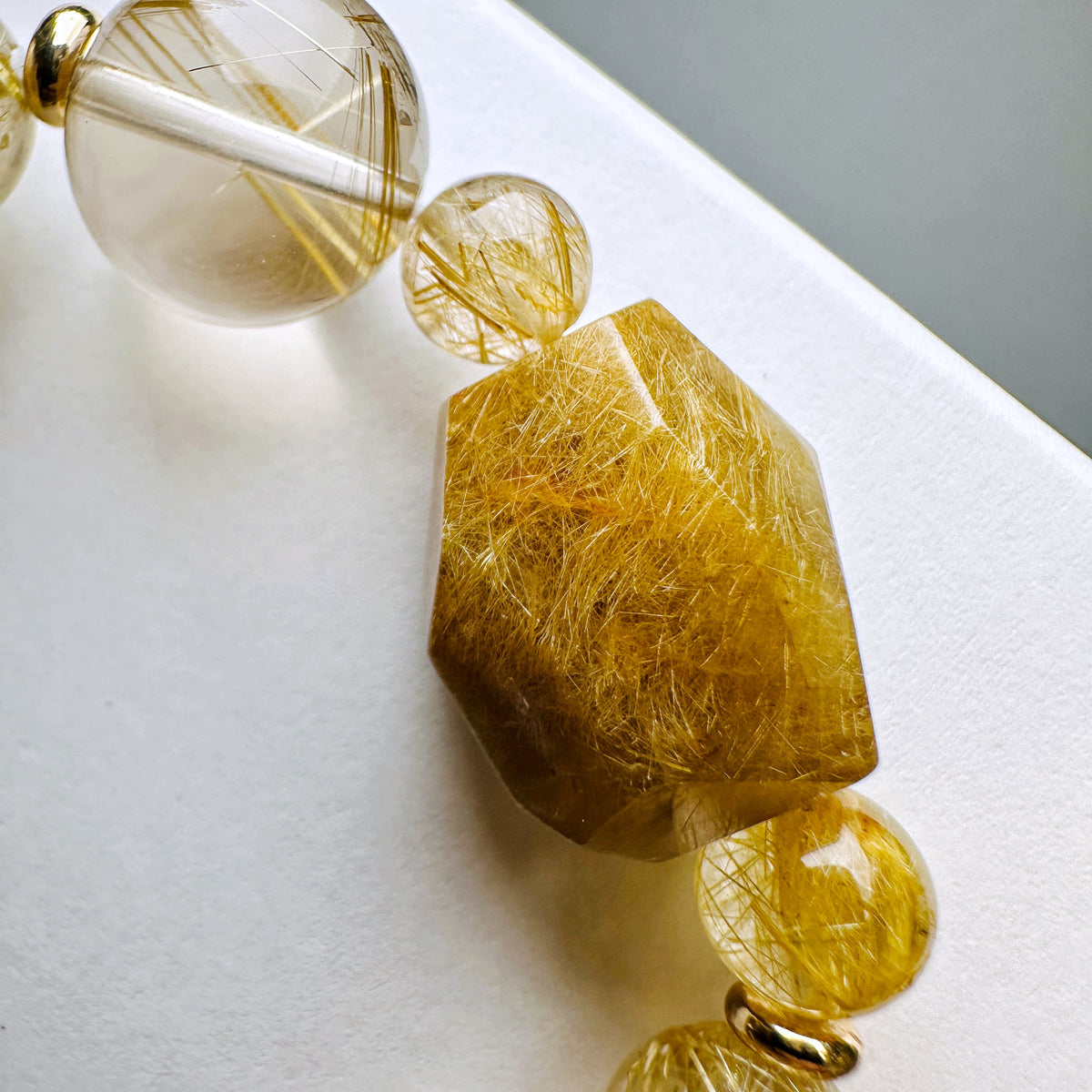 Gold Rutilated Quartz Faceted Bracelet 金髮晶不規則設計手串 02 | 手串 bracelet | 側面角度 side angle