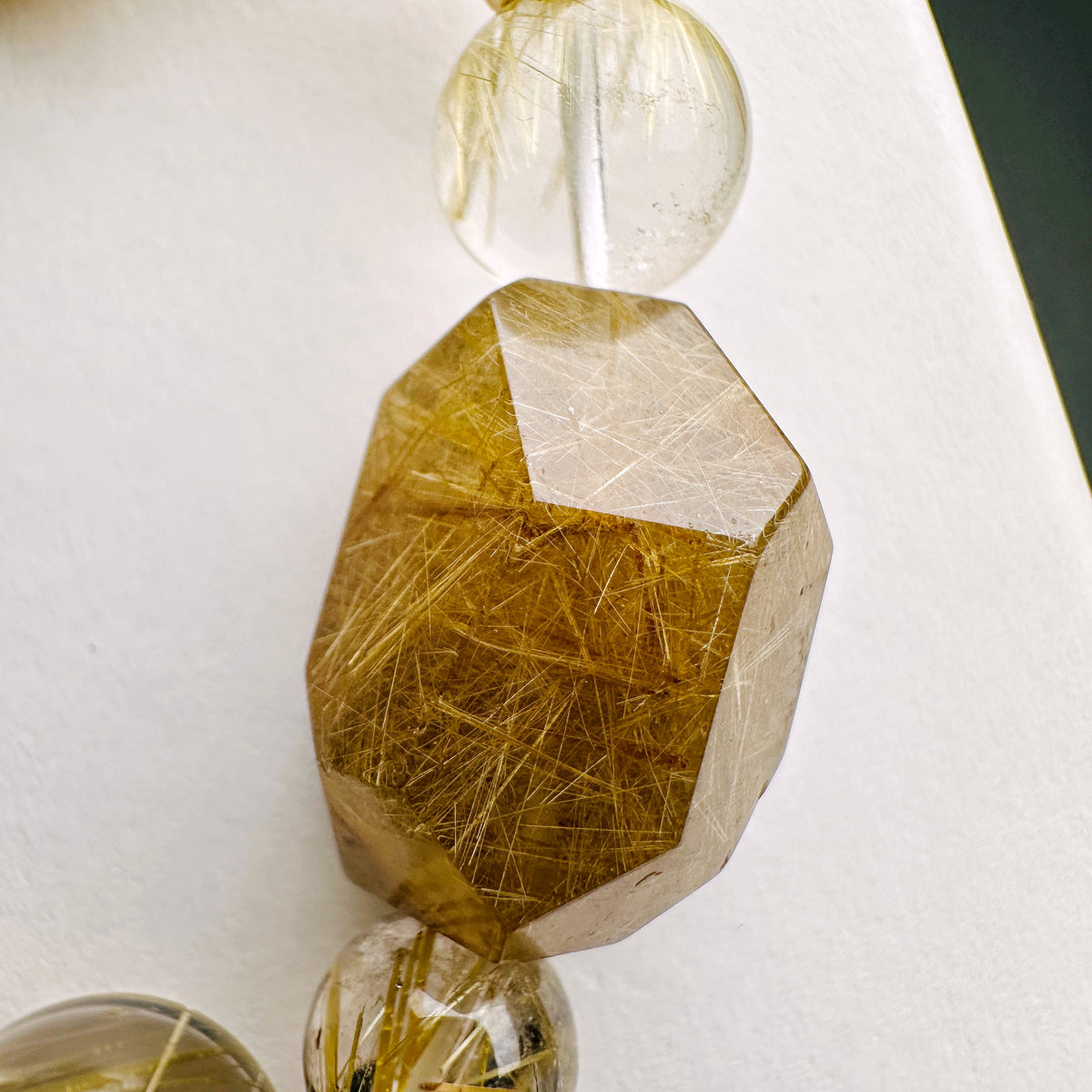 Gold Rutilated Quartz Faceted Bracelet 金髮晶不規則設計手串 | 手串 bracelet | 細節特寫 close up detail