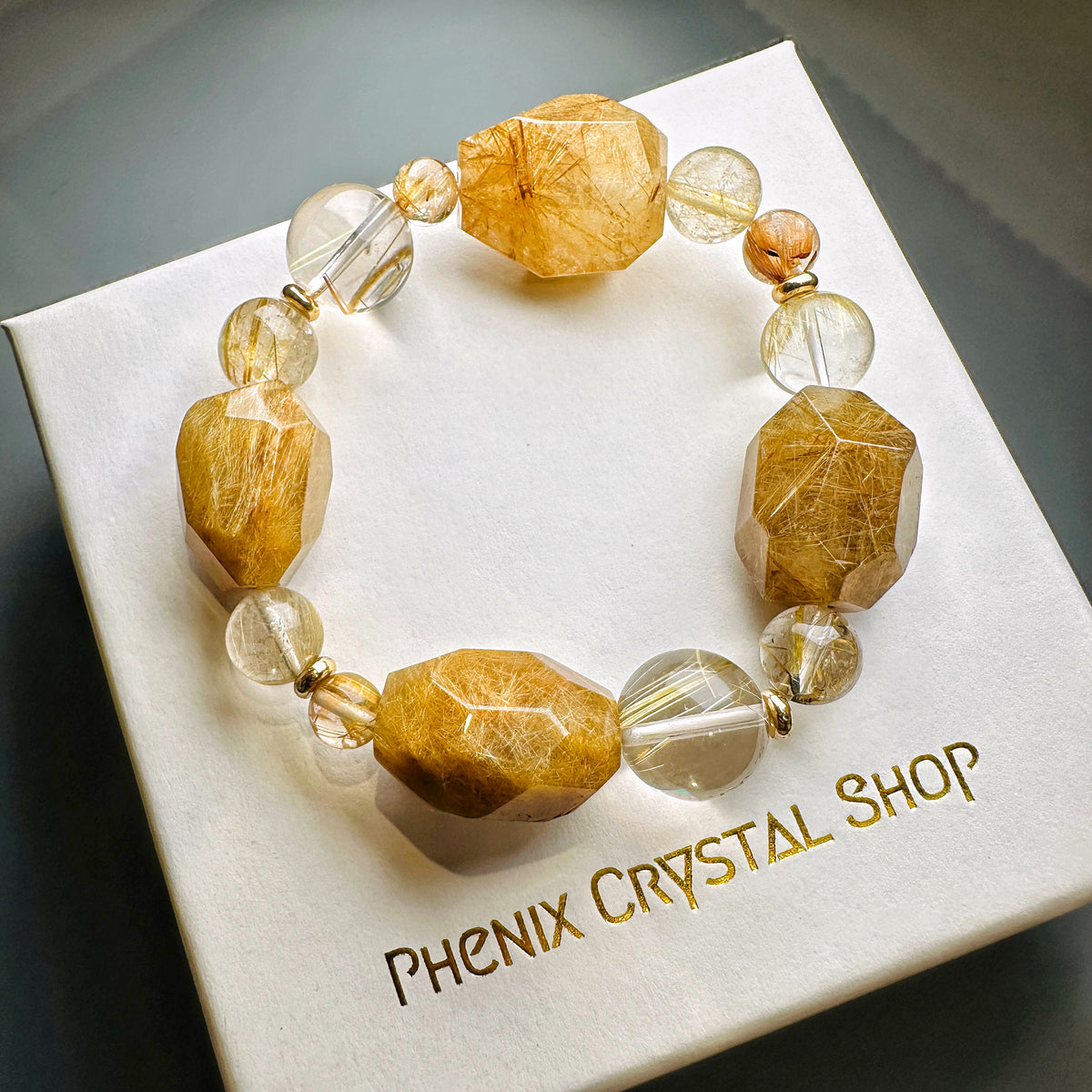 Gold Rutilated Quartz Faceted Bracelet 金髮晶不規則設計手串 | 手串 bracelet | 紋理特寫 texture detail