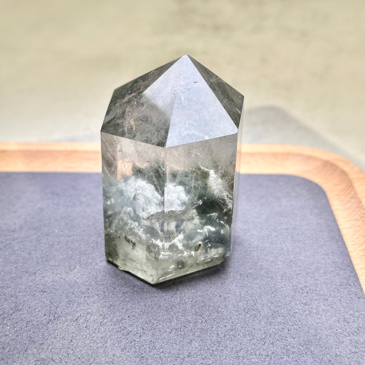 Green Phantom 綠幽靈柱 | 晶柱 crystal-point | 細節特寫 close up detail