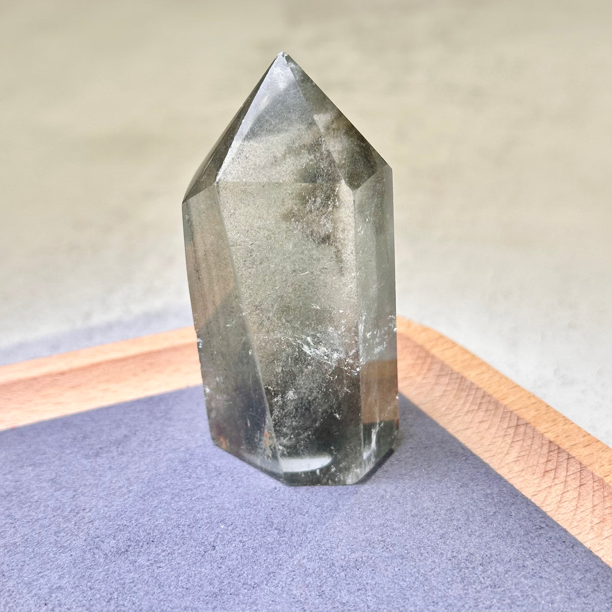Green Phantom 綠幽靈柱 | 晶柱 crystal-point | 側面角度 side angle