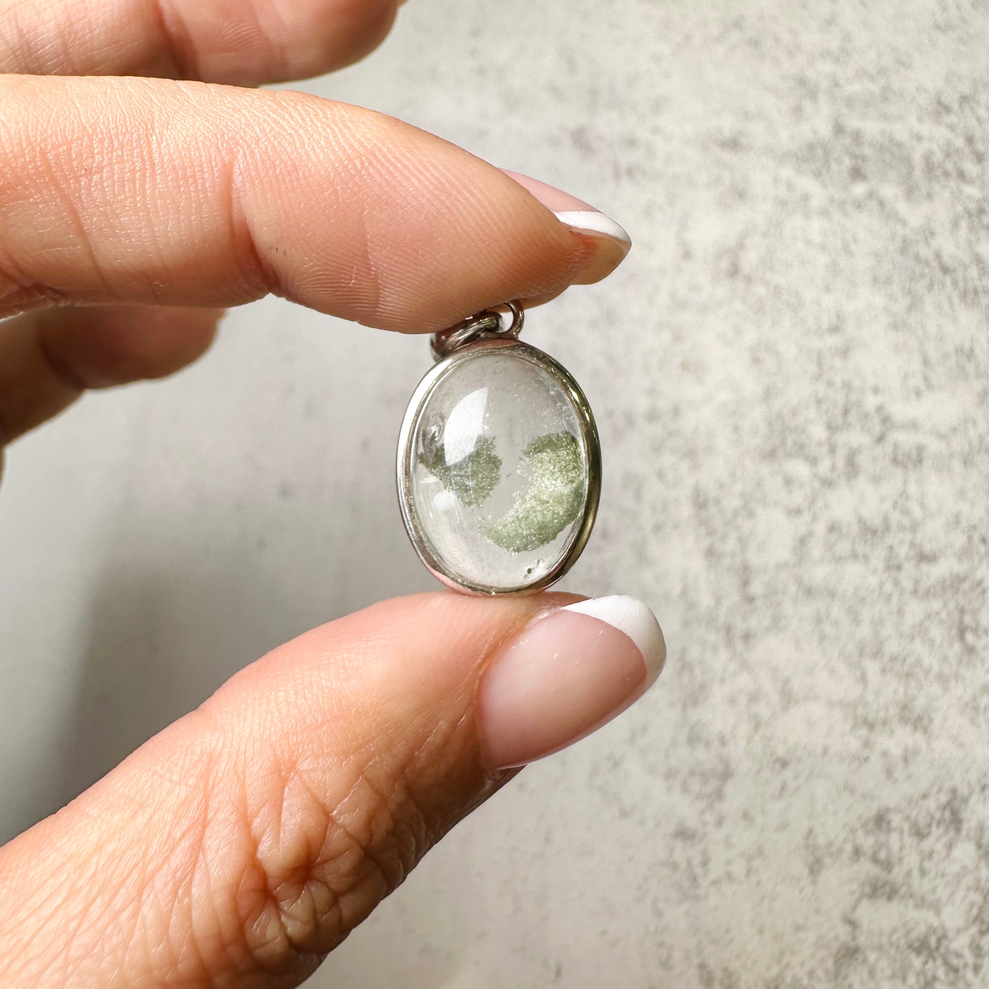 Green Phantom Pendant 1 綠幽靈吊墜 1 | 吊墜 pendant | 側面角度 side angle