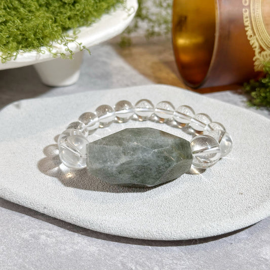 Green Phantom with Rutilated Quartz Clear Quartz 綠幽靈共生髮晶 白水晶設計款 | 原礦 raw-crystal | 正面圖 front view
