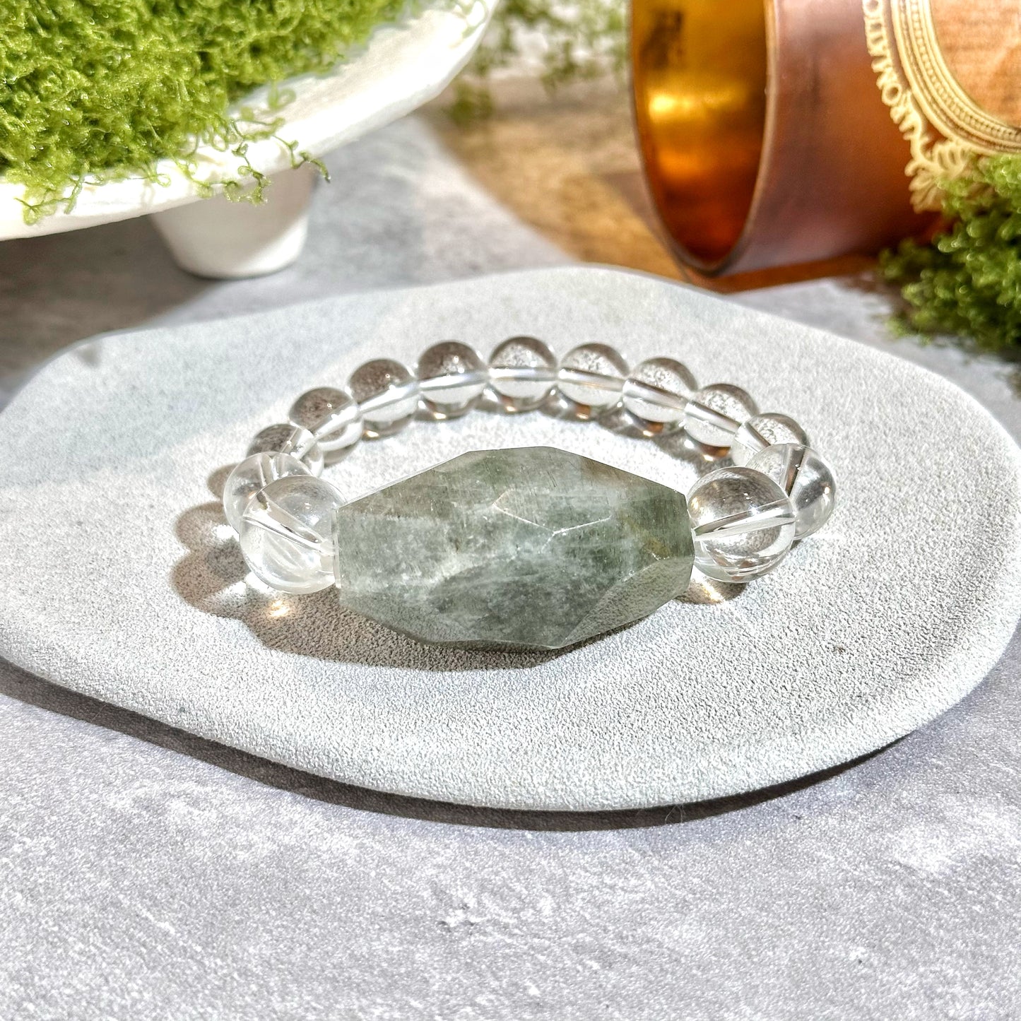 Green Phantom with Rutilated Quartz Clear Quartz 綠幽靈共生髮晶 白水晶設計款 | 原礦 raw-crystal | 側面角度 side angle