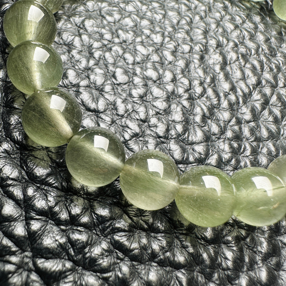 Green Rutilated Quartz 綠髮晶 01 | 原礦 raw-crystal | 側面角度 side angle