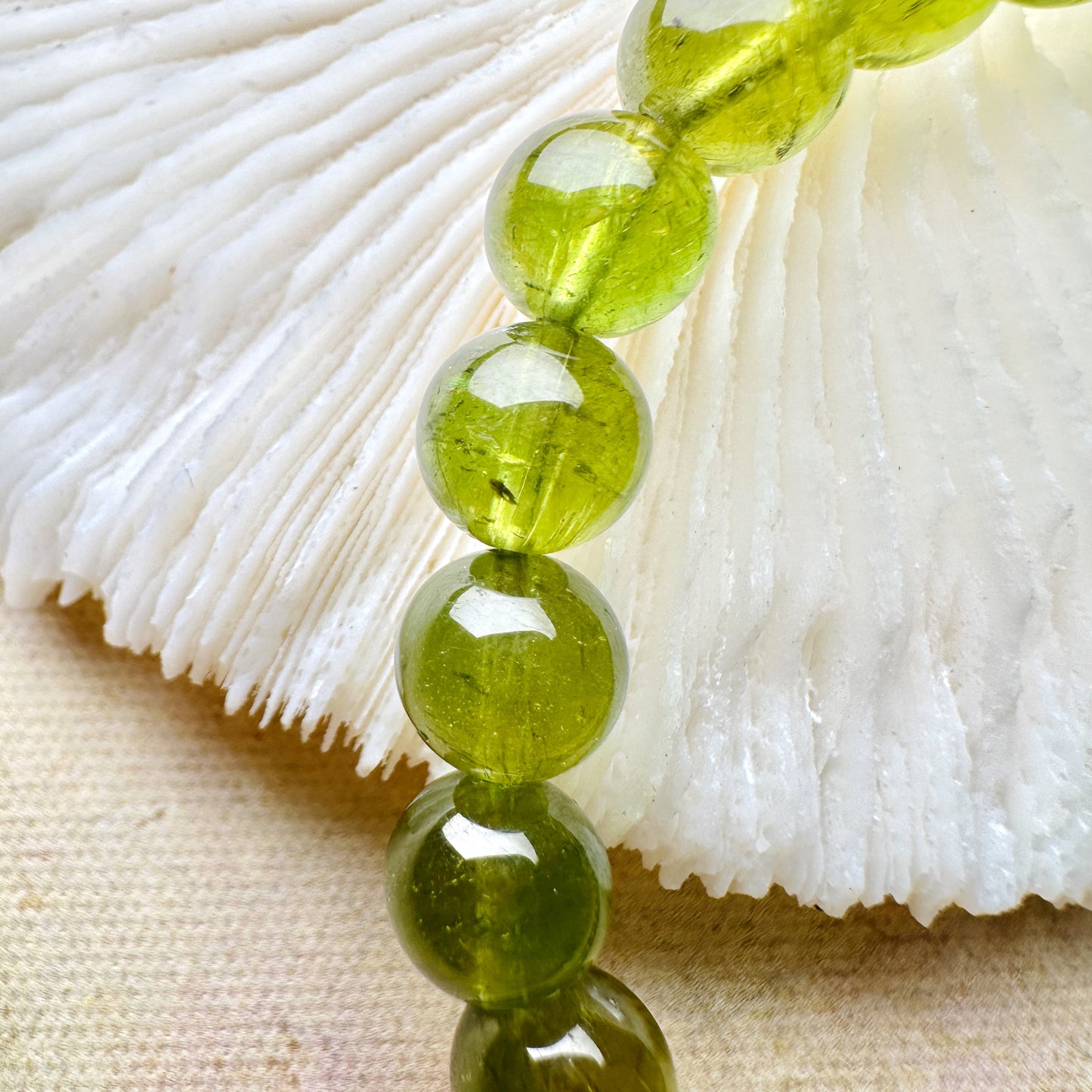 Green Tourmaline 透體綠碧璽 | 原礦 raw-crystal | 紋理特寫 texture detail