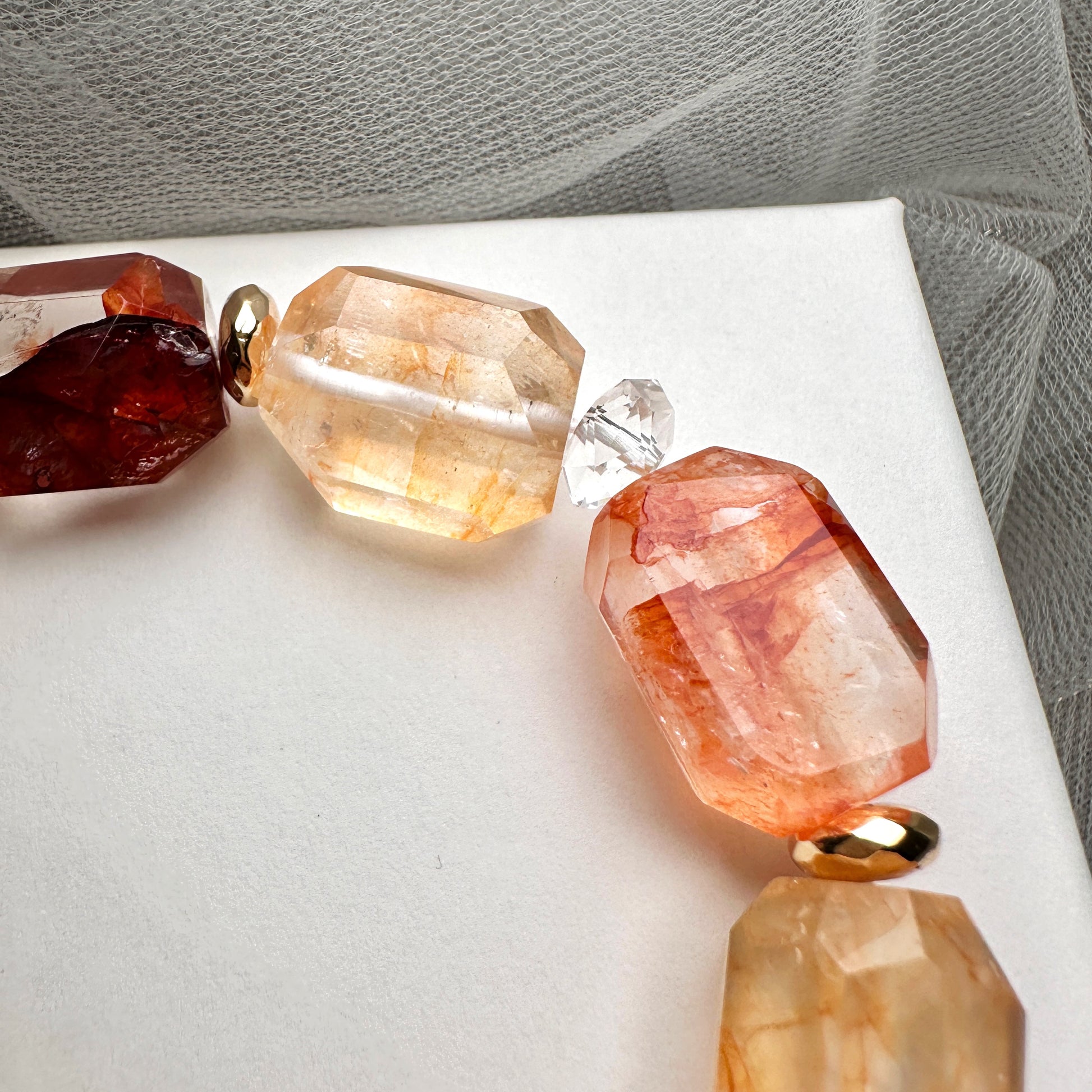 Hematoid Quartz Faceted Bracelet 錦鯉膠花切割款手串 | 手串 bracelet | 側面角度 side angle