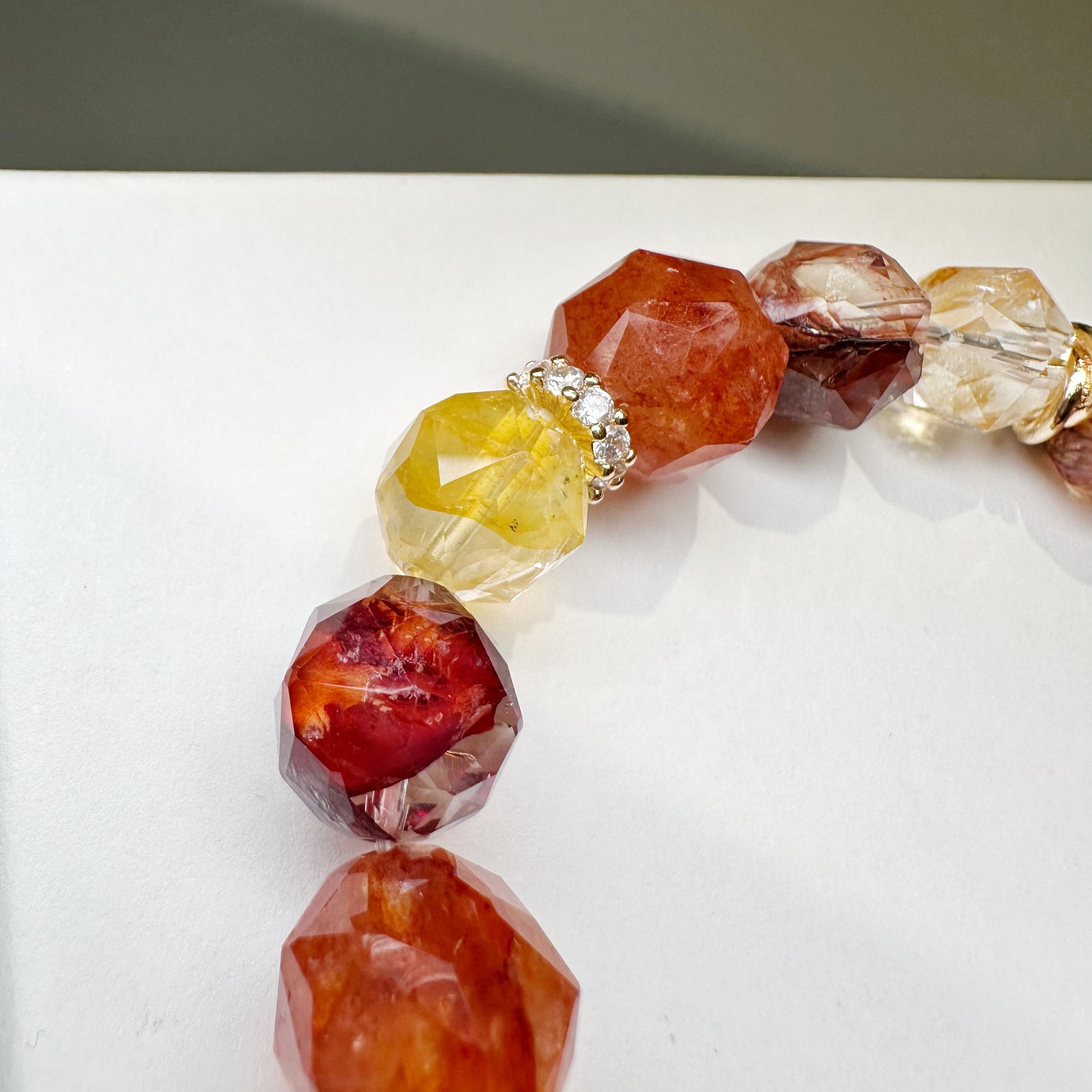 Hematoid Quartz Starcut 錦鯉膠花水晶設計款 | 星切水晶 star-cut-crystal | 側面角度 side angle