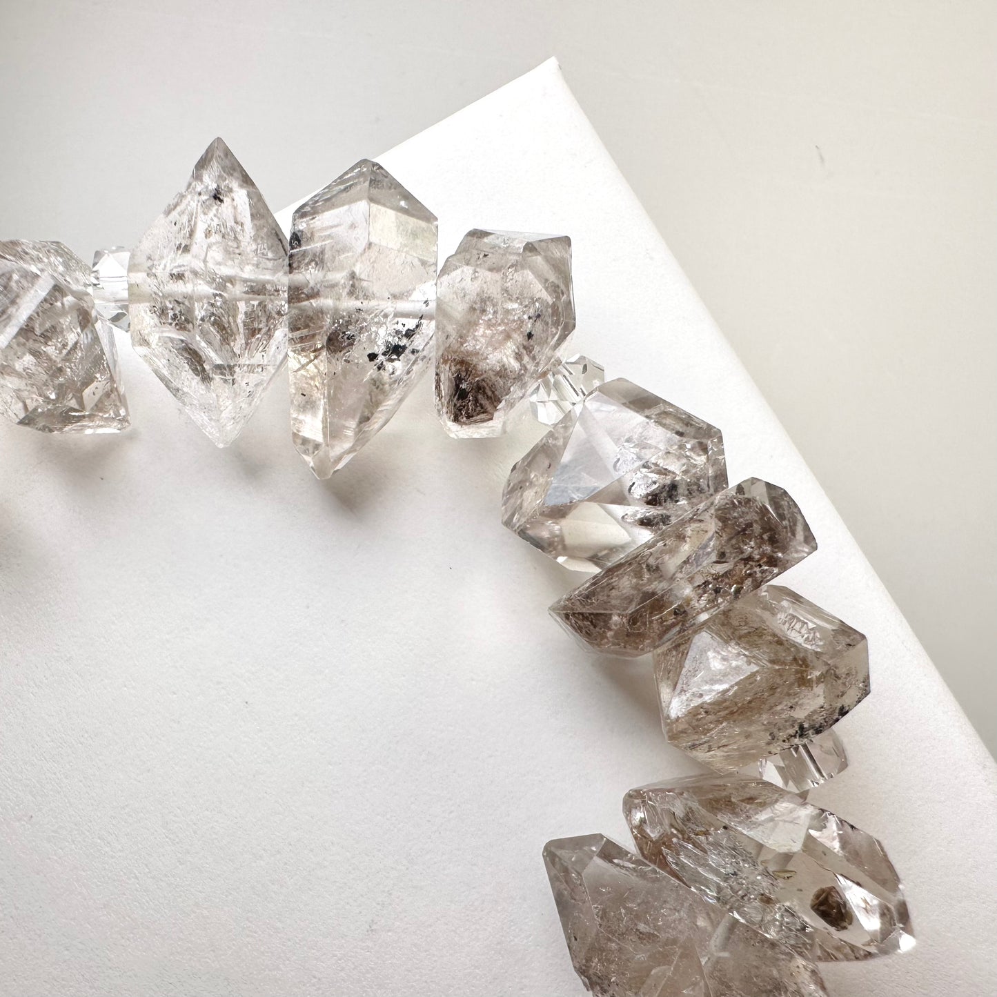 閃靈鑽 Herkimer Diamond (HK01) | 原礦 raw-crystal | 側面角度 side angle