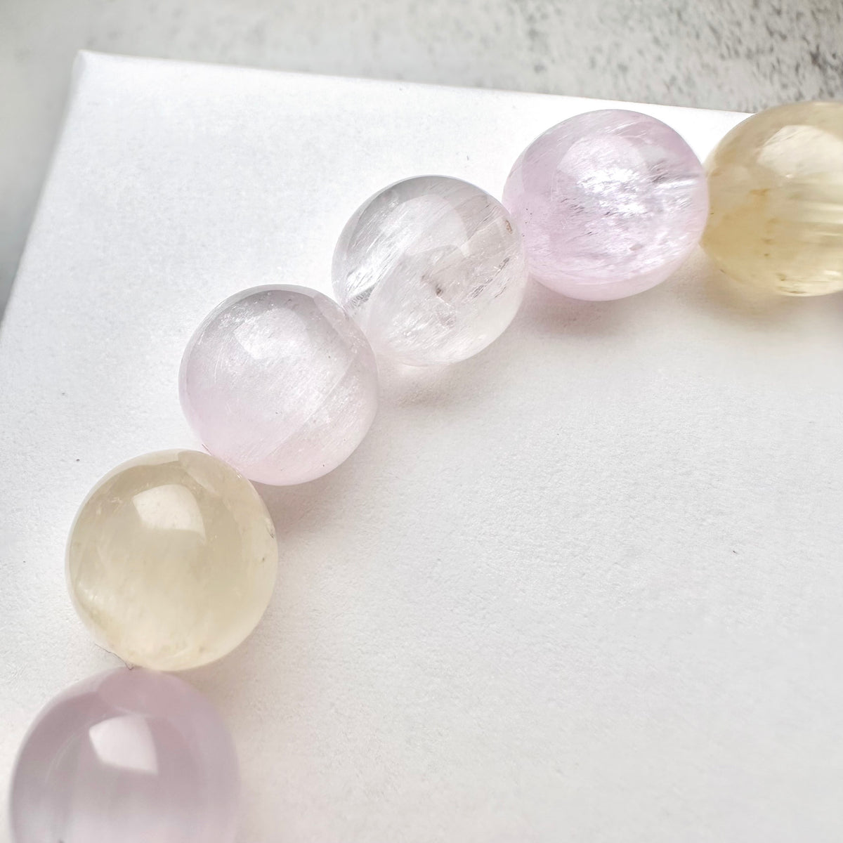 Kunzite 貓眼紫鋰輝 | 原礦 raw-crystal | 紋理特寫 texture detail