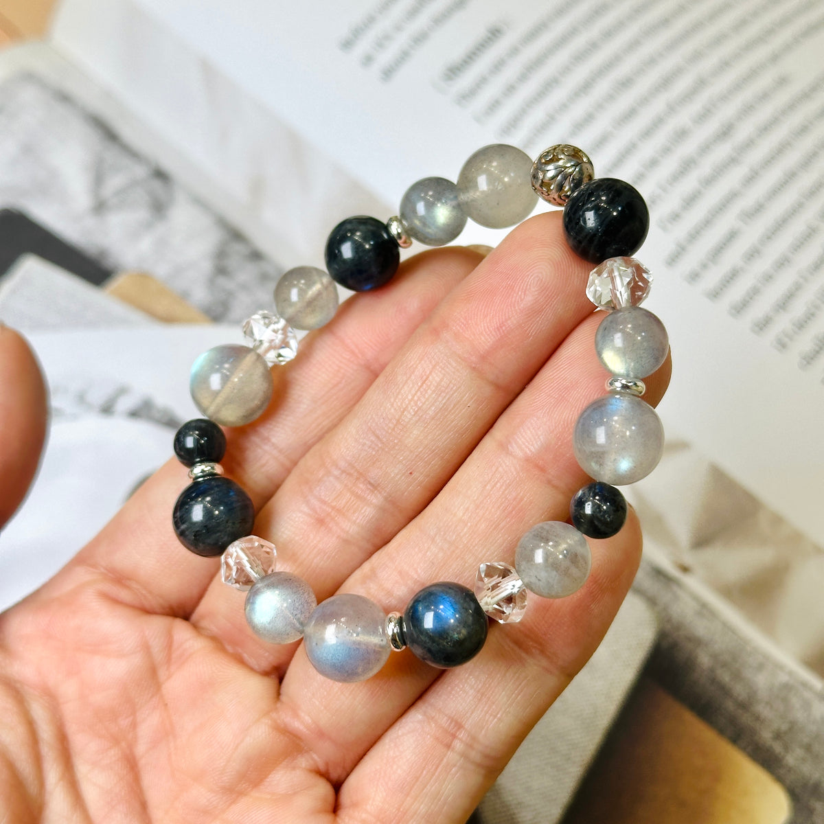Labradorite Design Bracelet 拉長石設計手串 | 手串 bracelet | 側面角度 side angle