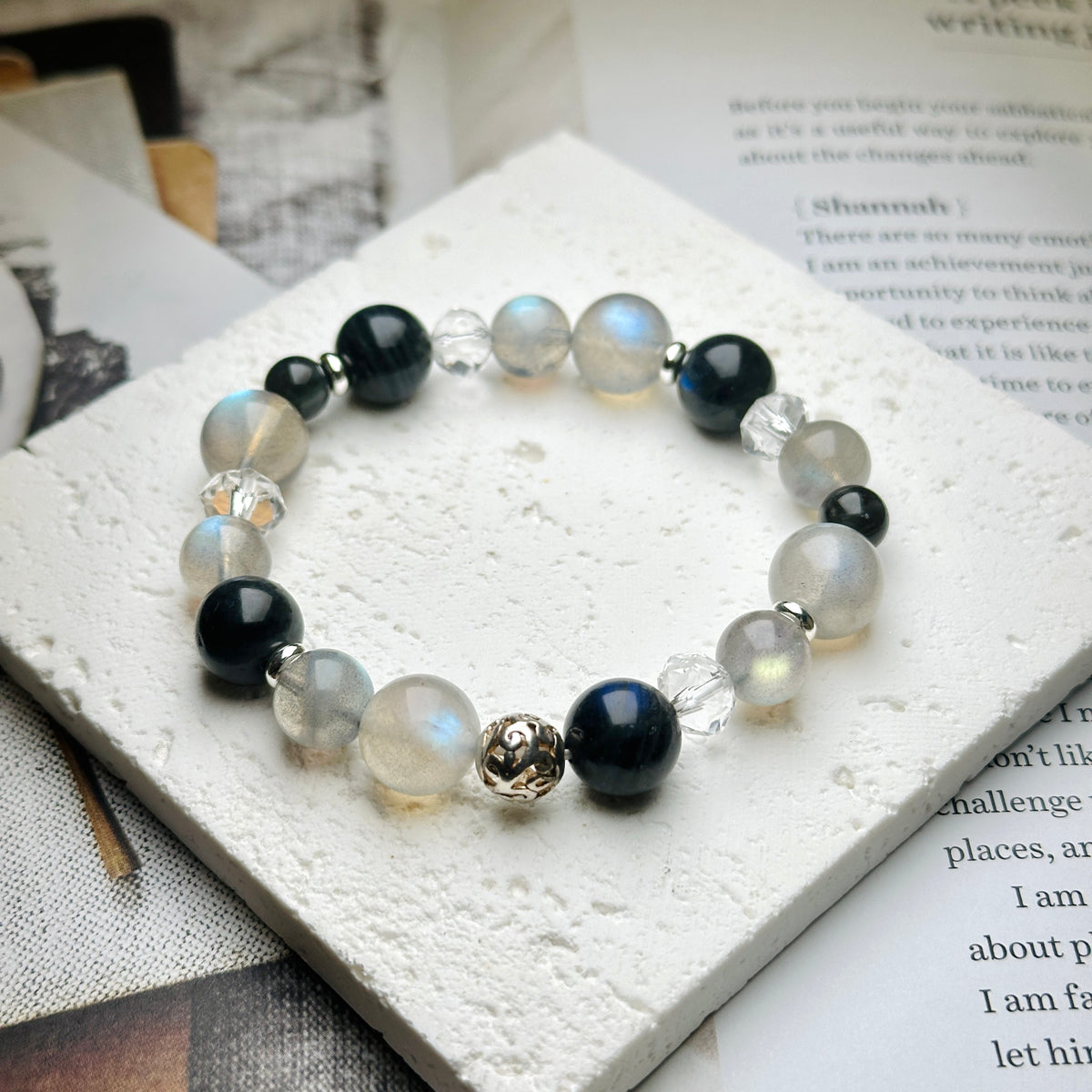 Labradorite Design Bracelet 拉長石設計手串 | 手串 bracelet | 紋理特寫 texture detail