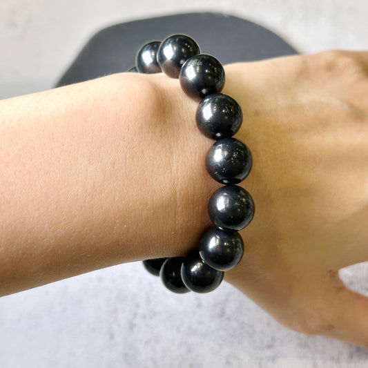 LARGE Shungite 次石墨 12mm | 原礦 raw-crystal | 正面圖 front view