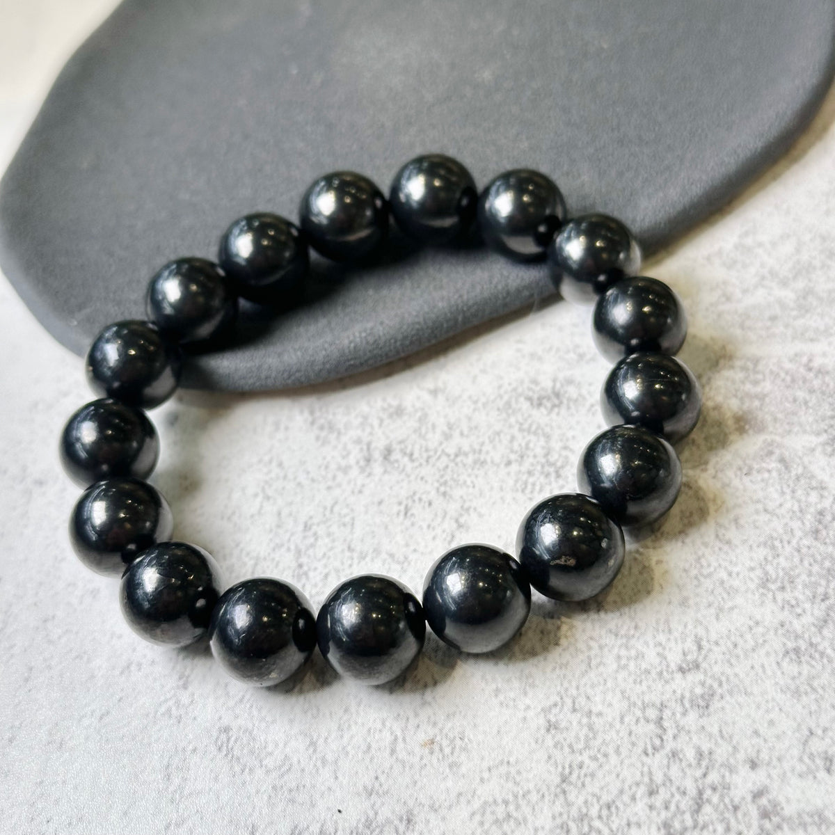 LARGE Shungite 次石墨 12mm | 原礦 raw-crystal | 側面角度 side angle