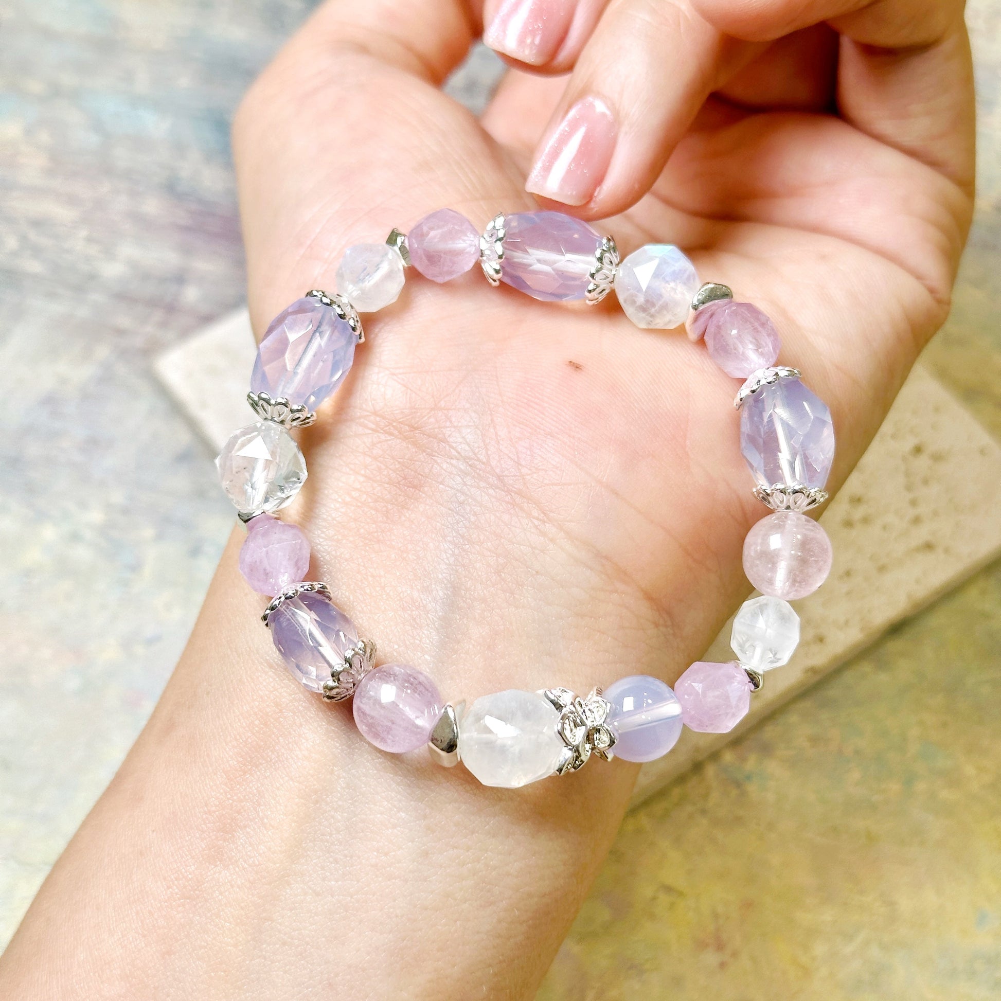 Lavender Quartz Moonstone Kunzite Blue Needle Quartz 紫玉晶 月亮石 紫鋰輝 藍針水晶 | 原礦 raw-crystal | 細節特寫 close up detail