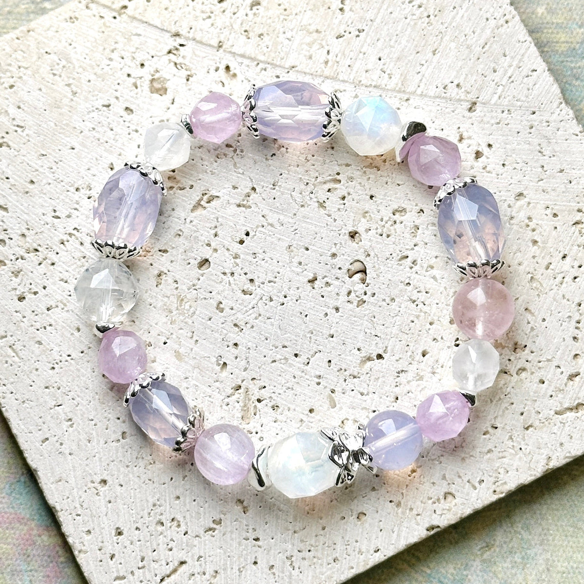 Lavender Quartz Moonstone Kunzite Blue Needle Quartz 紫玉晶 月亮石 紫鋰輝 藍針水晶 | 原礦 raw-crystal | 正面圖 front view