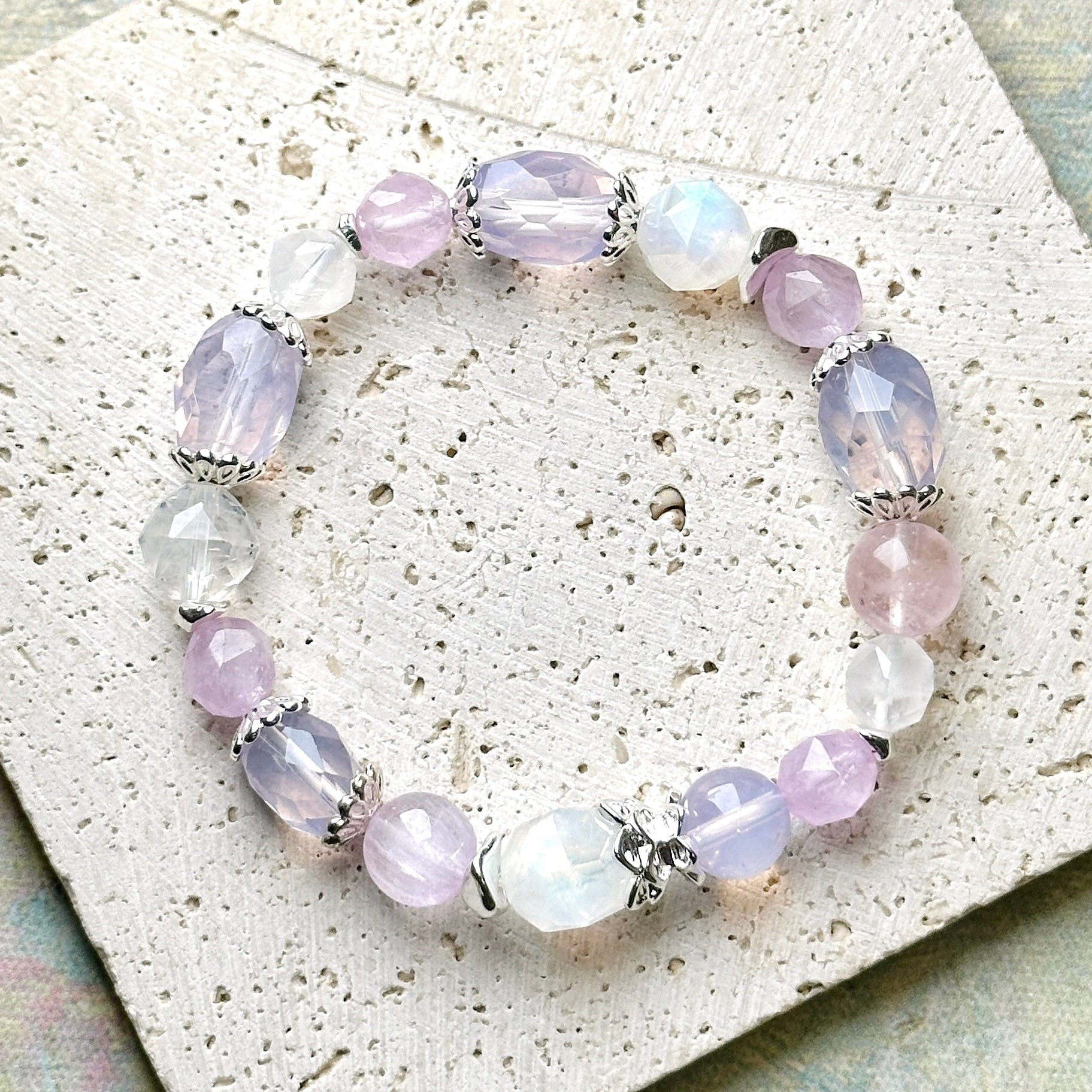 Lavender Quartz Moonstone Kunzite Blue Needle Quartz 紫玉晶 月亮石 紫鋰輝 藍針水晶 | 原礦 raw-crystal | 正面圖 front view