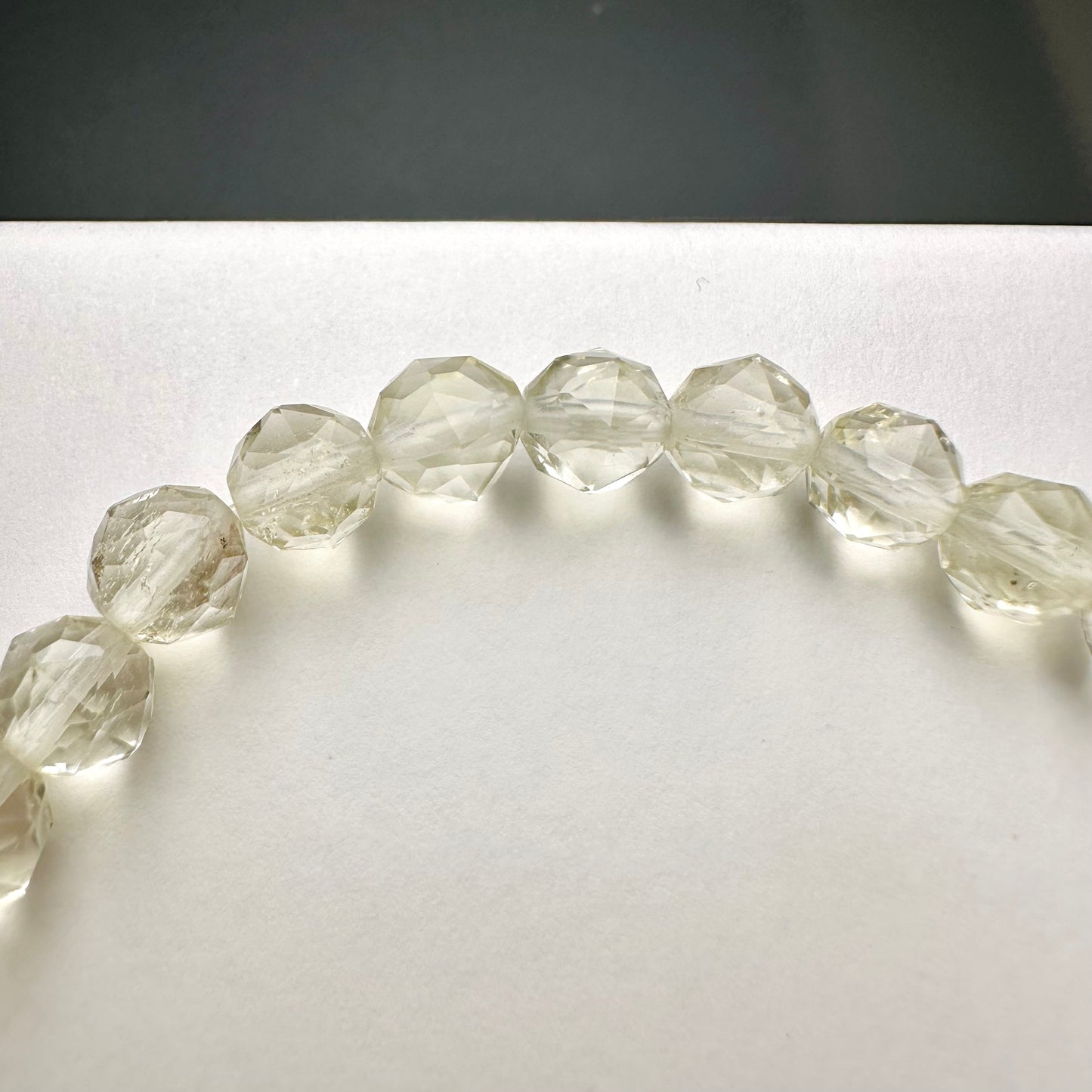 Libyan Gold Tektite Bracelet 利比亞黃金隕石手串 Starcut | 手串 bracelet | 側面角度 side angle