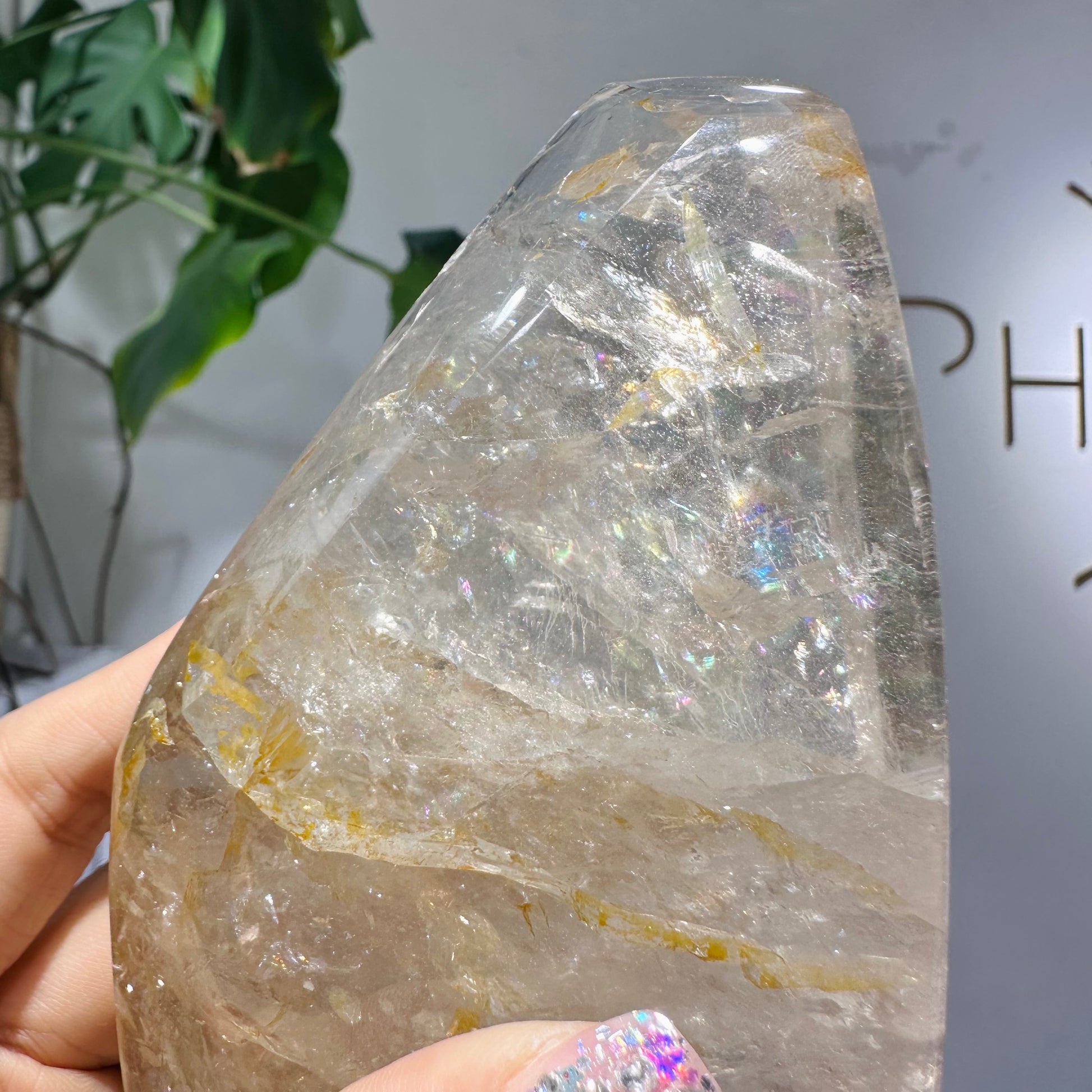 Light Smoky Quartz with Rainbow 淡茶晶帶彩虹 | 原礦 raw-crystal | 細節特寫 close up detail