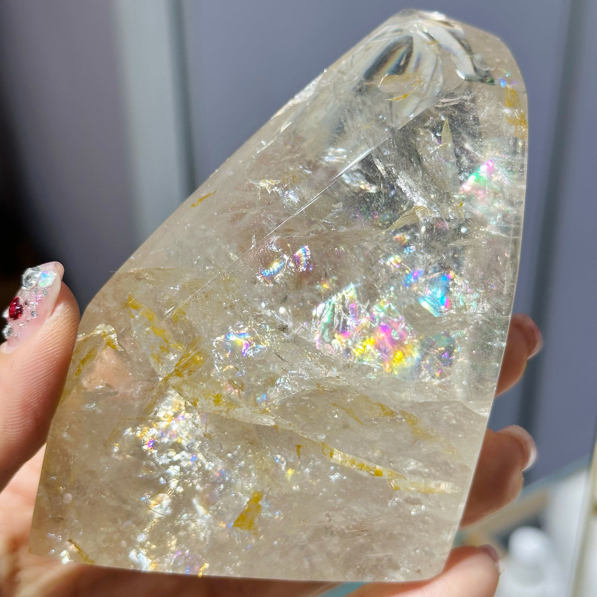 Light Smoky Quartz with Rainbow 淡茶晶帶彩虹 | 原礦 raw-crystal | 整體圖 full piece view
