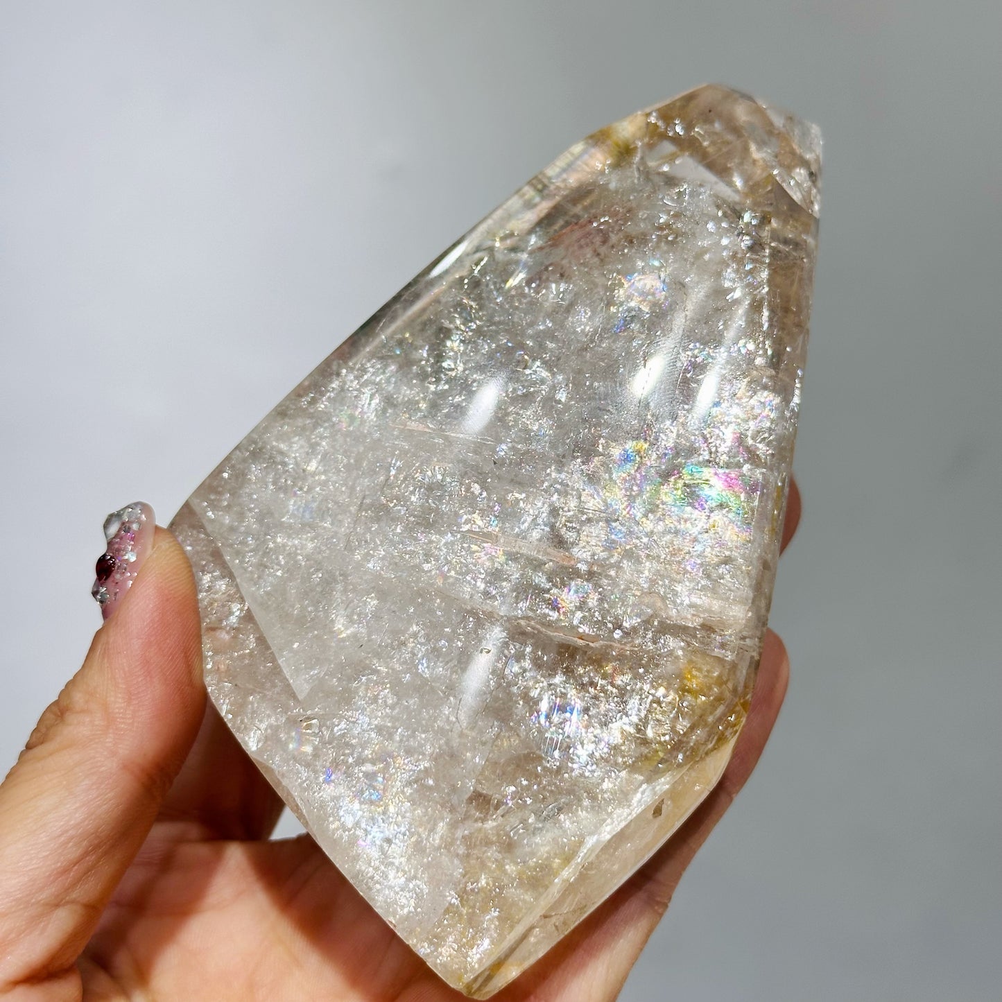 Light Smoky Quartz with Rainbow 淡茶晶帶彩虹 | 原礦 raw-crystal | 紋理特寫 texture detail