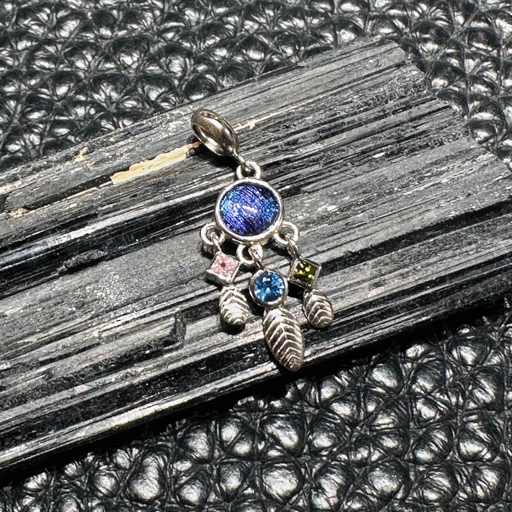 Meteorite Dream-Catcher Pendant 天鐵捕夢網吊墜 | 吊墜 pendant | 正面圖 front view