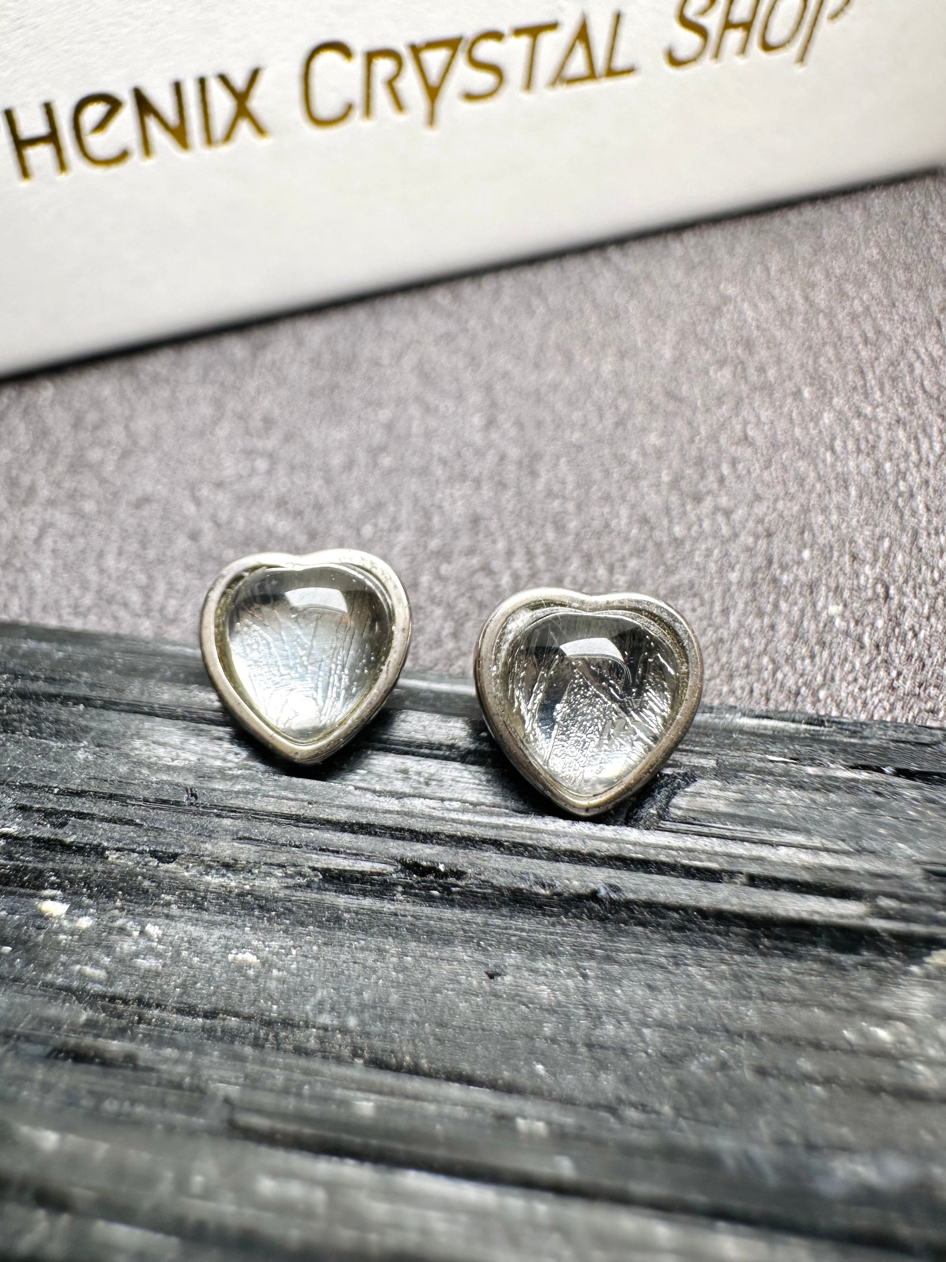 Meteorite Earrings Heart Shape 天鐵心型耳環 | 耳飾 earrings | 側面角度 side angle