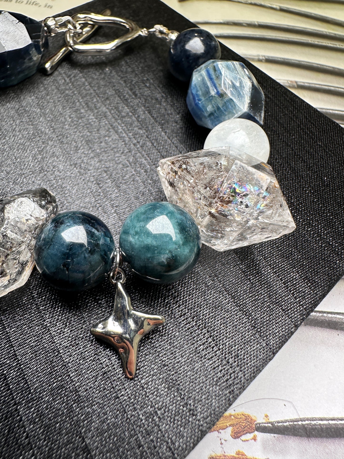 Midnight moon bracelet 午夜月光手串 | 手串 bracelet | 細節特寫 close up detail
