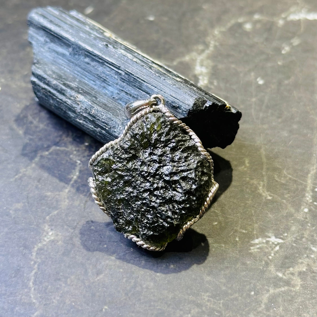 Moldavite Pendant 捷克綠隕石吊墜 | 吊墜 pendant | 紋理特寫 texture detail