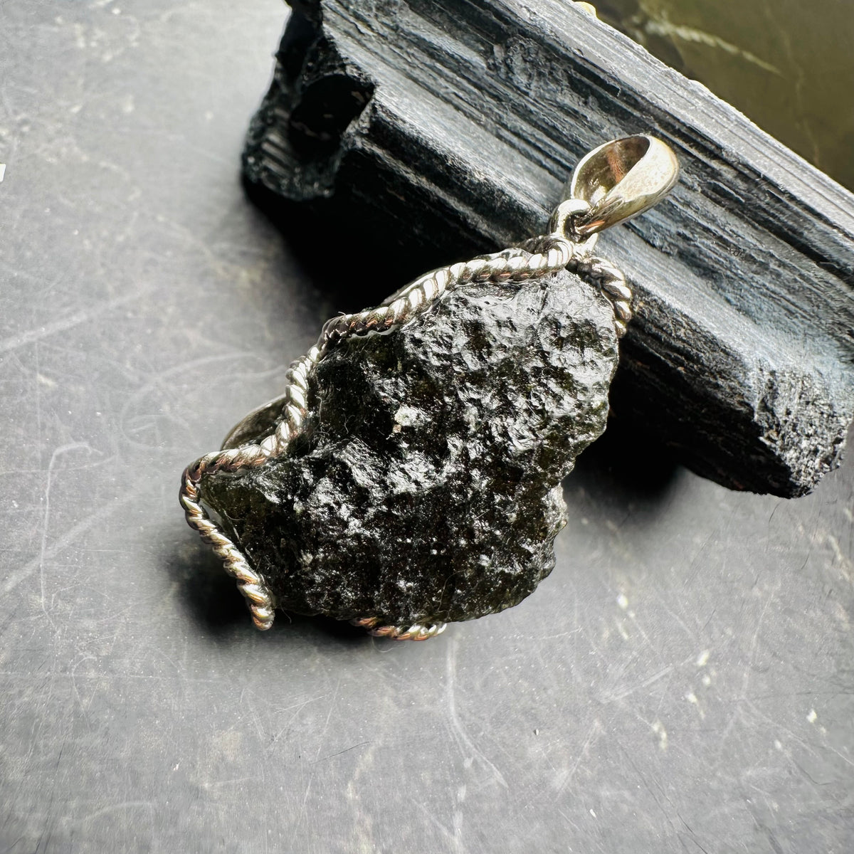 Moldavite Pendant 捷克綠隕石吊墜 | 吊墜 pendant | 細節特寫 close up detail