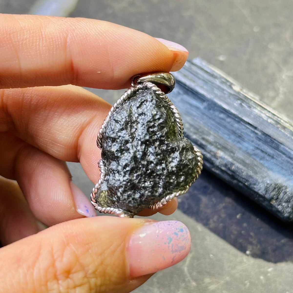 Moldavite Pendant 捷克綠隕石吊墜 | 吊墜 pendant | 紋理特寫 texture detail