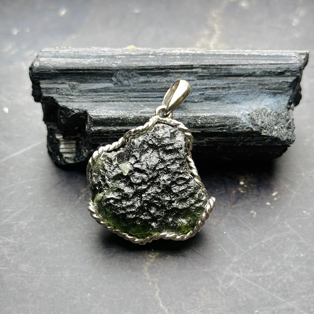 Moldavite Pendant 捷克綠隕石吊墜 | 吊墜 pendant | 紋理特寫 texture detail