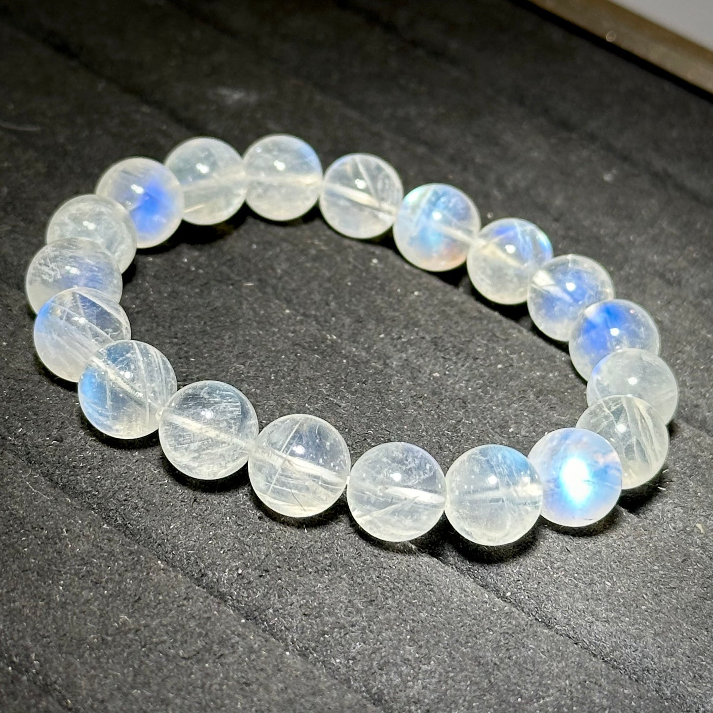 Moonstone 印度藍光月亮石 | 原礦 raw-crystal | 正面圖 front view