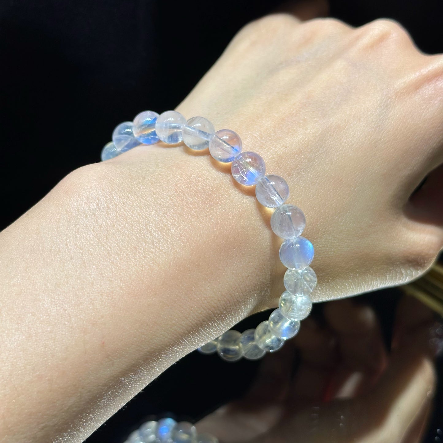 Moonstone Bracelet 印度藍光月亮石 | 手串 bracelet | 側面角度 side angle