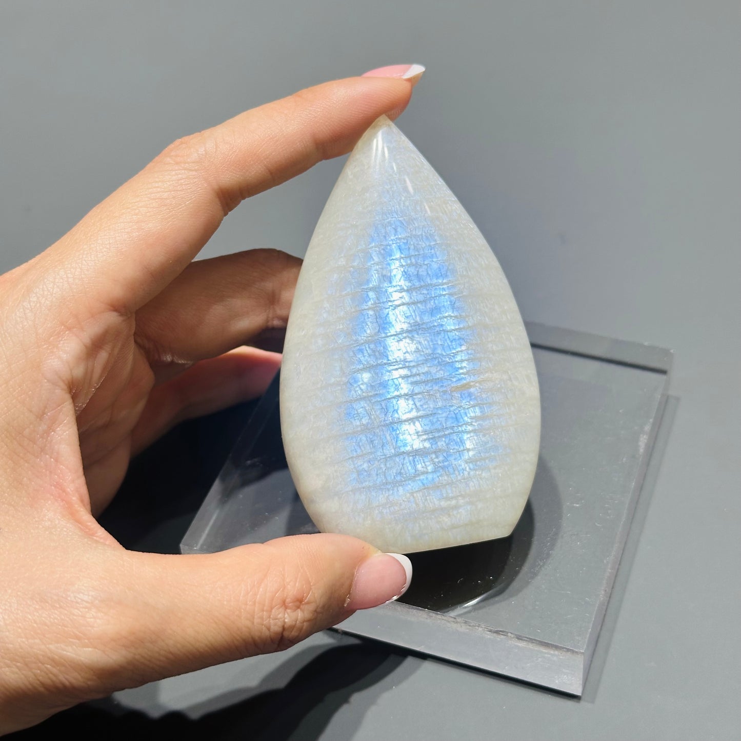 月亮石水滴形擺件 Moonstone | 擺件 decor-piece | 正面圖 front view