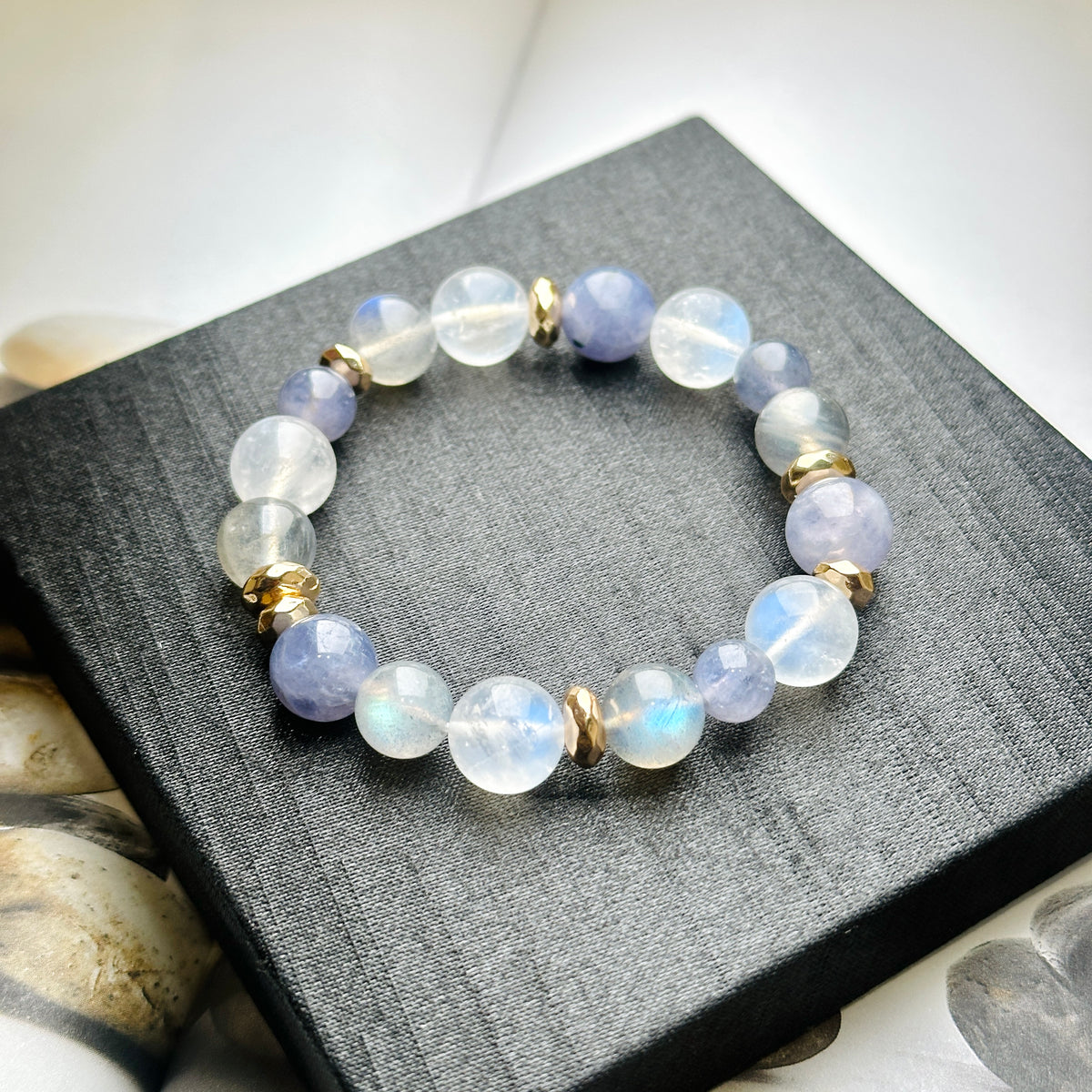 Moonstone Labradorite x Iolite Design Bracelet 月亮石x拉長石x堇青石 設計手串 | 手串 bracelet | 正面圖 front view