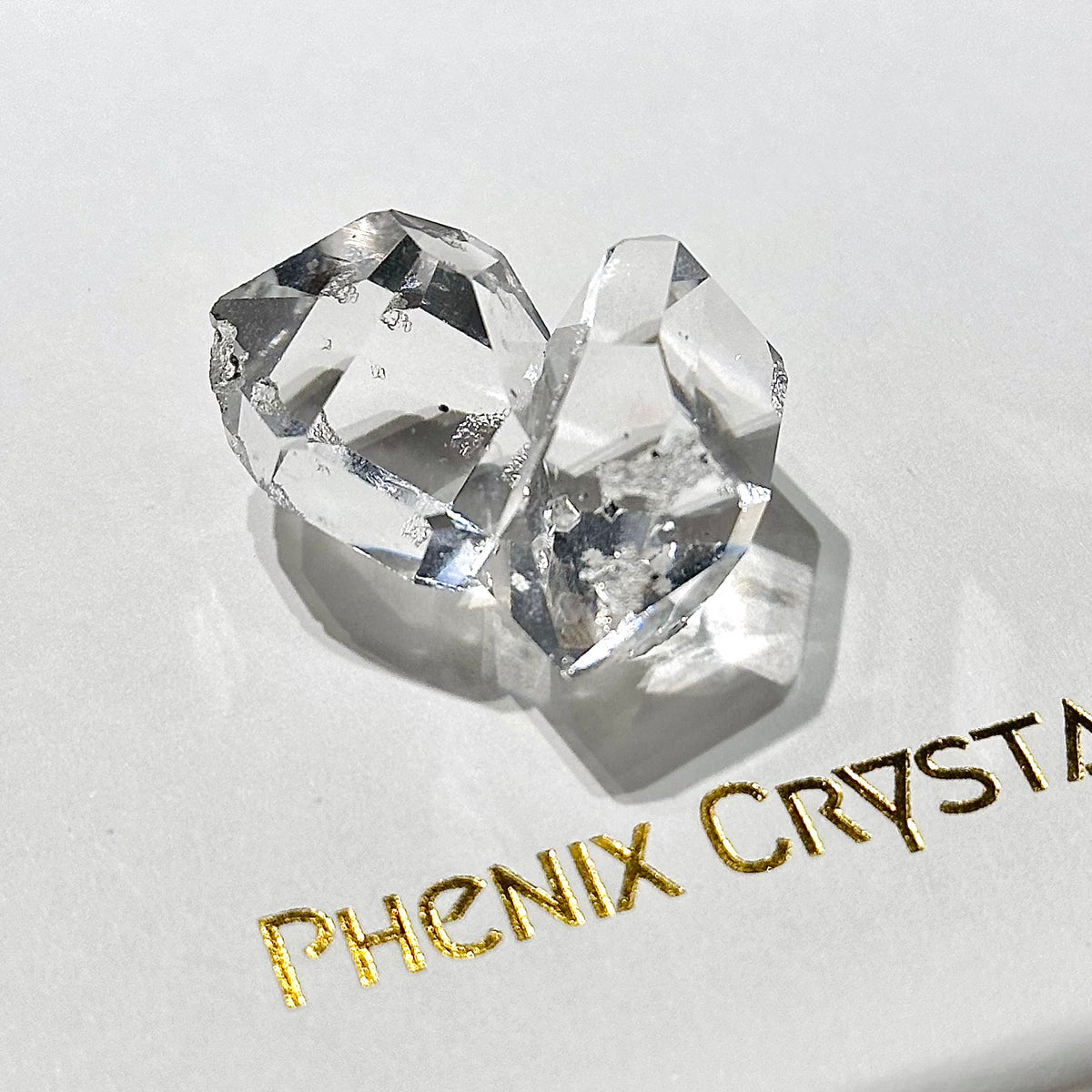 New York Herkimer Diamond 美國閃靈鑽 | 原礦 raw-crystal | 側面角度 side angle