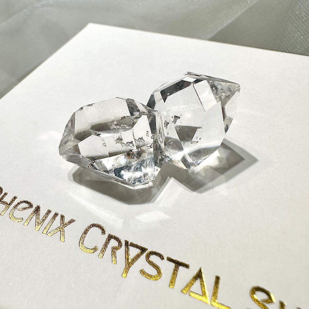 New York Herkimer Diamond 美國閃靈鑽 | 原礦 raw-crystal | 側面角度 side angle