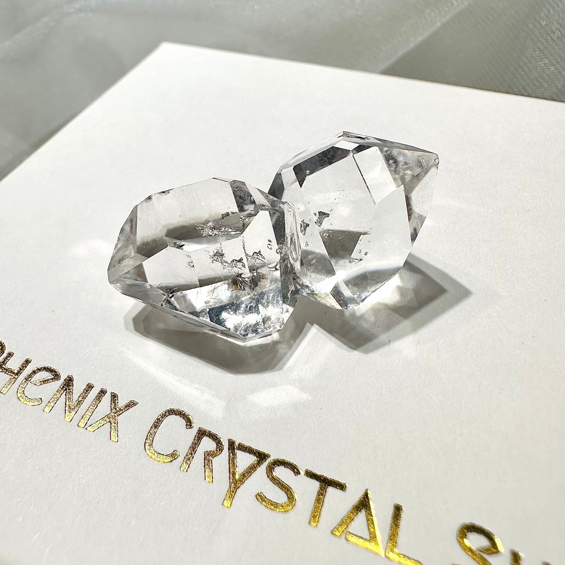 New York Herkimer Diamond 美國閃靈鑽 | 原礦 raw-crystal | 側面角度 side angle